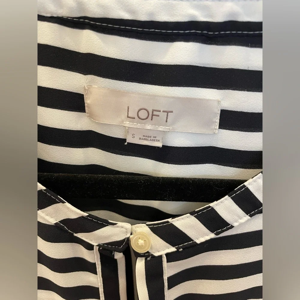 LOFT - Black and White Striped Sleeveless Top - Picture 3 of 4